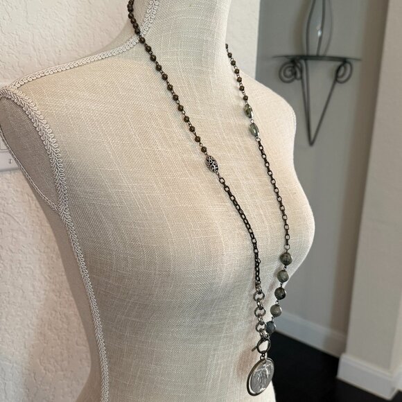 WWI Victory Medal on Beaded Necklace - Picture 3 of 10